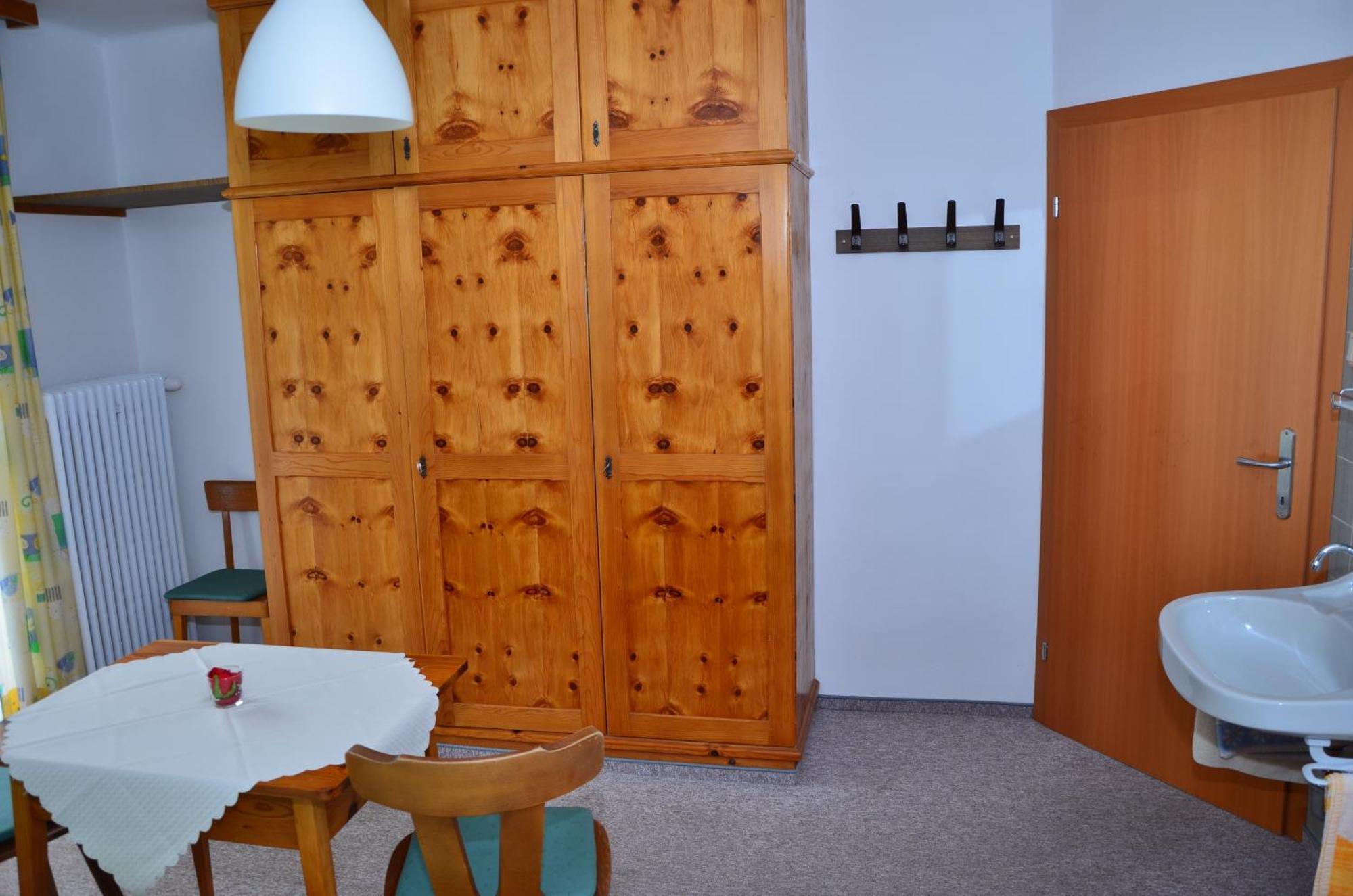 Haus Dachstein Schnitzer Hotel Eben Im Pongau Bilik gambar