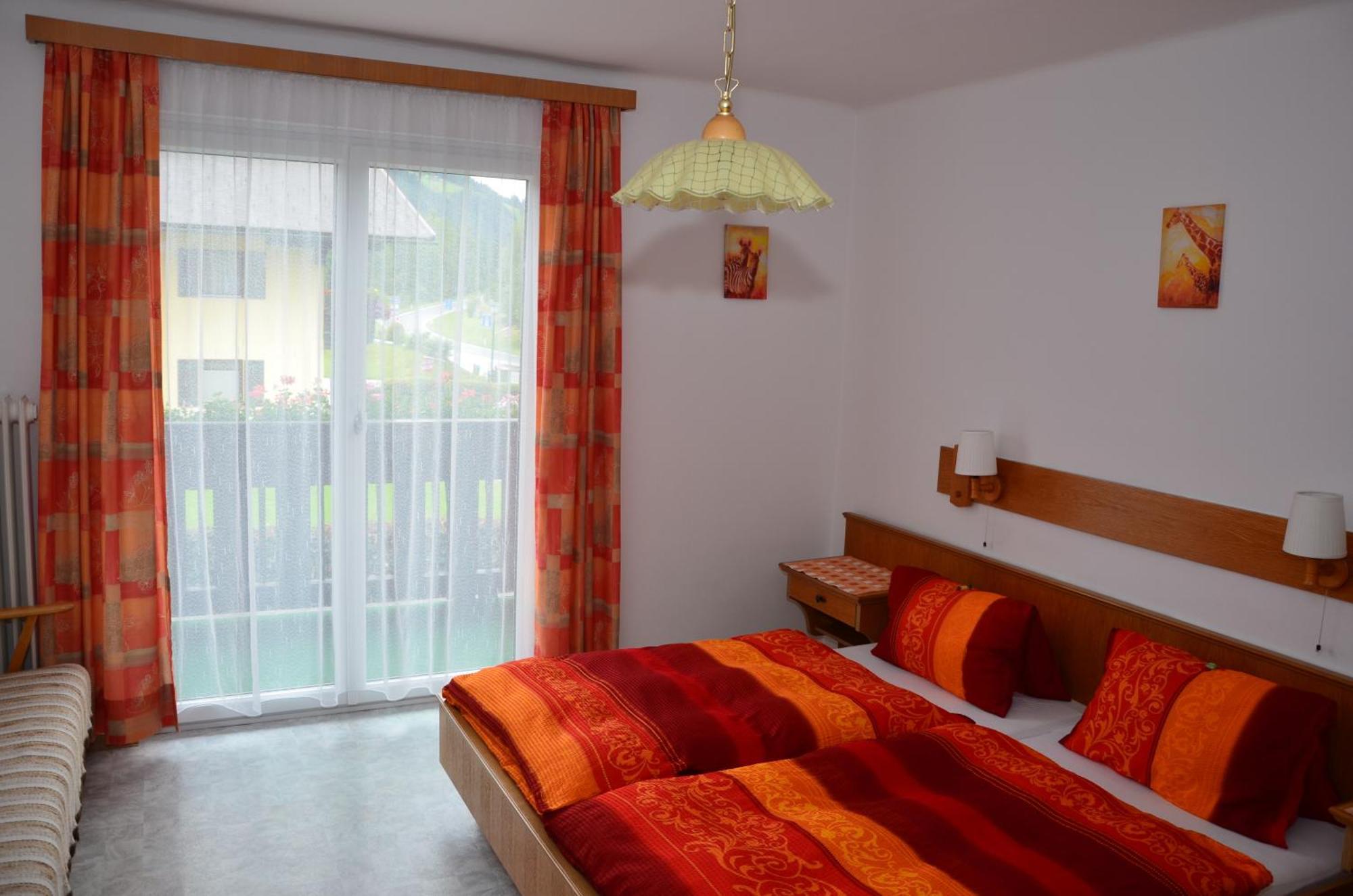Haus Dachstein Schnitzer Hotel Eben Im Pongau Bilik gambar